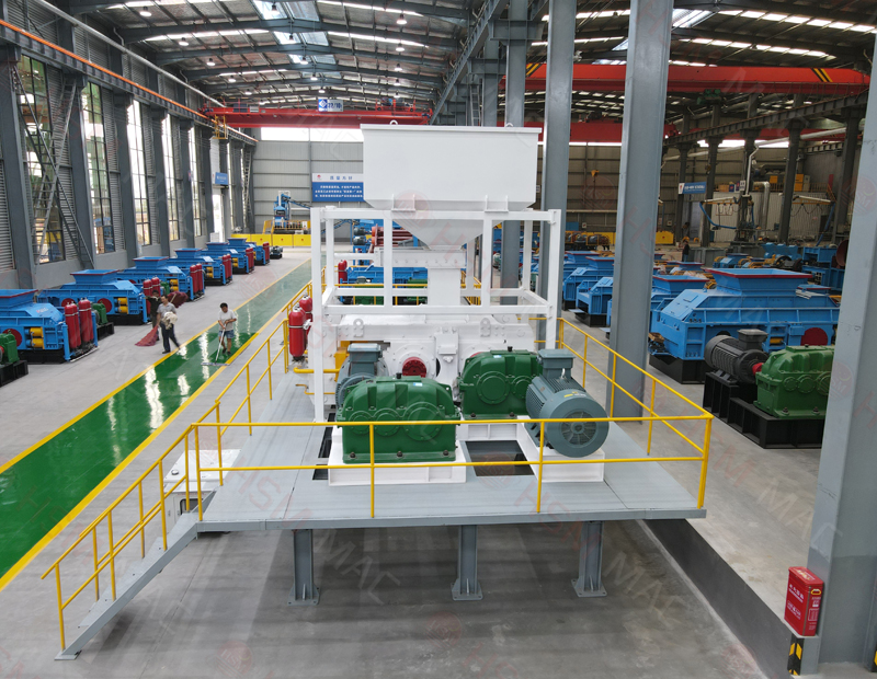 選礦廠(chǎng)用高壓輥磨機(jī)